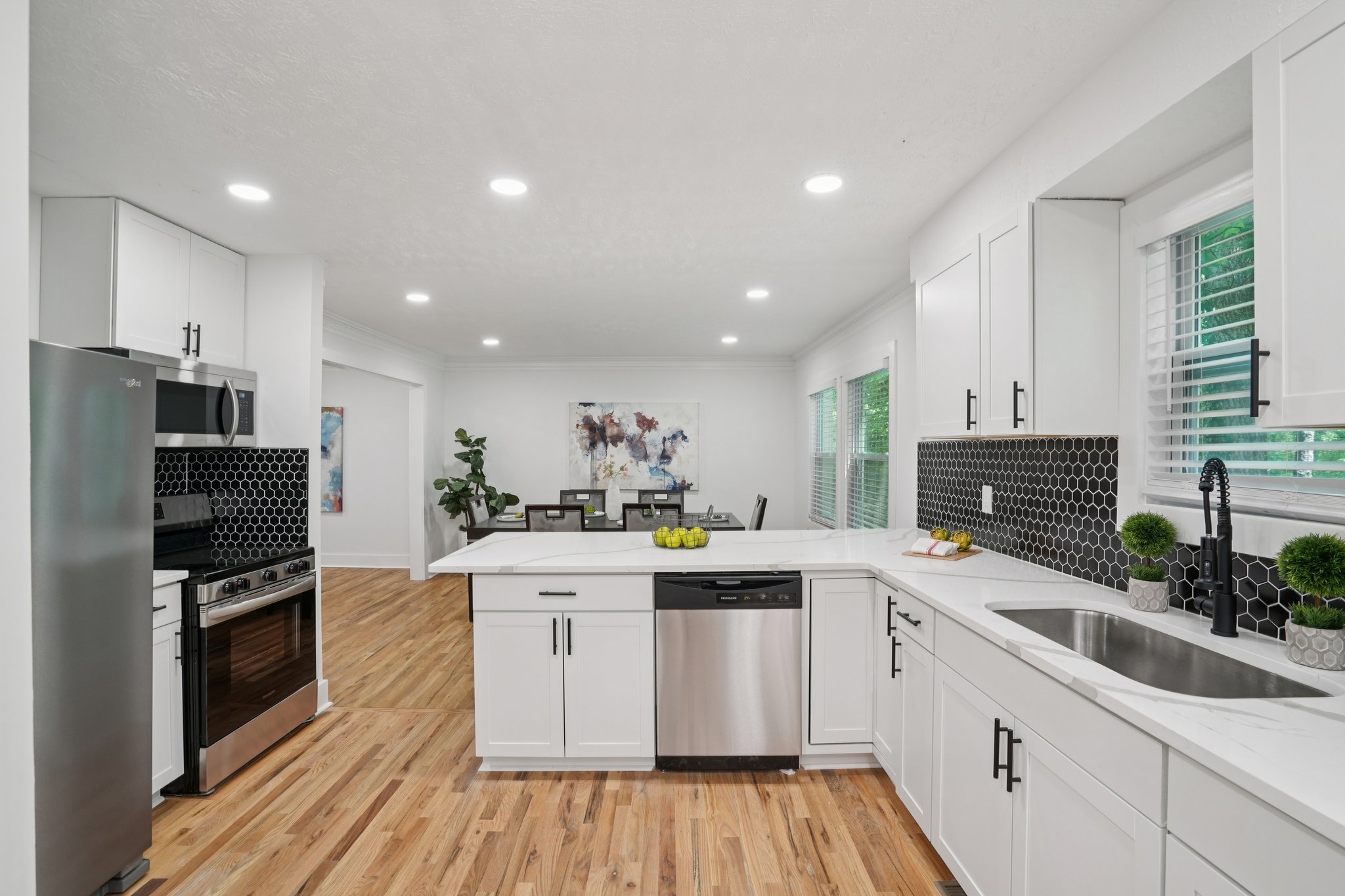 Rockcrest Dr-L0105-025.jpg