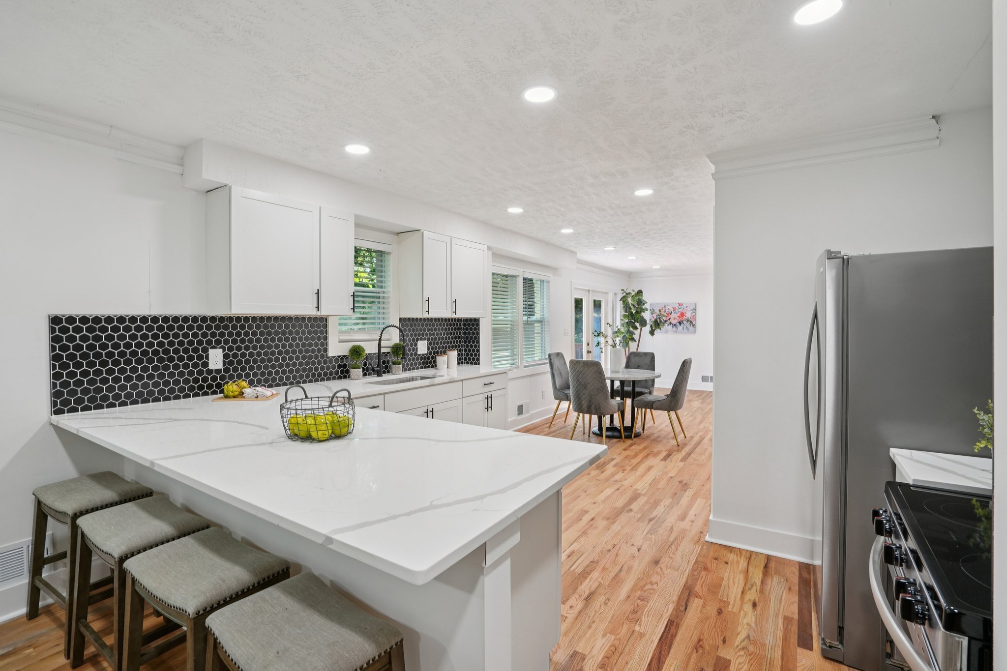 Rockcrest Dr-L0105-028.jpg