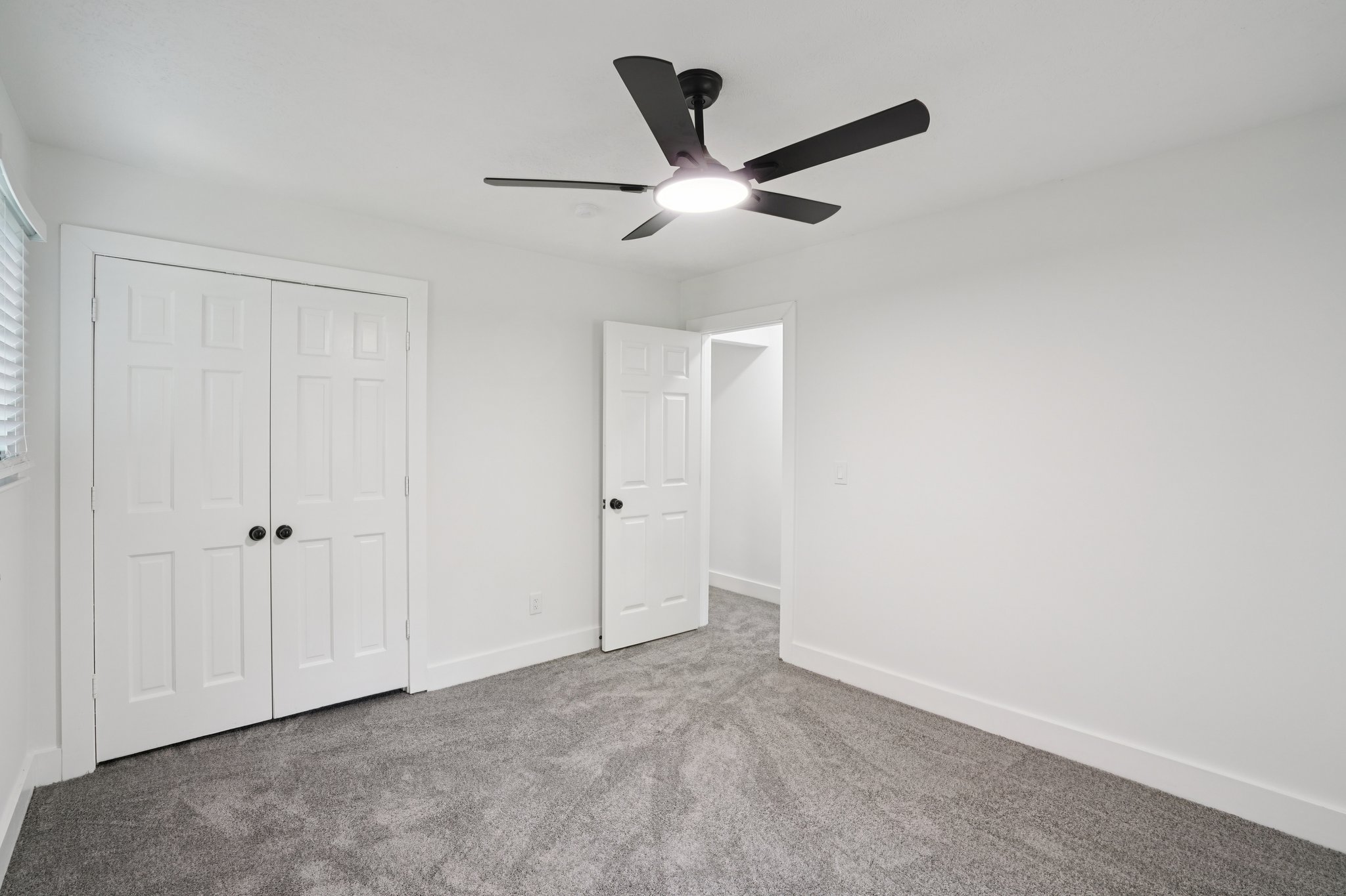 Rockcrest Dr-L0105-046.jpg
