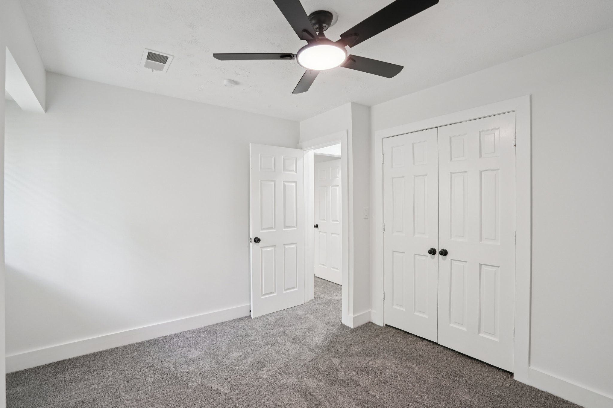 Rockcrest Dr-L0105-048.jpg
