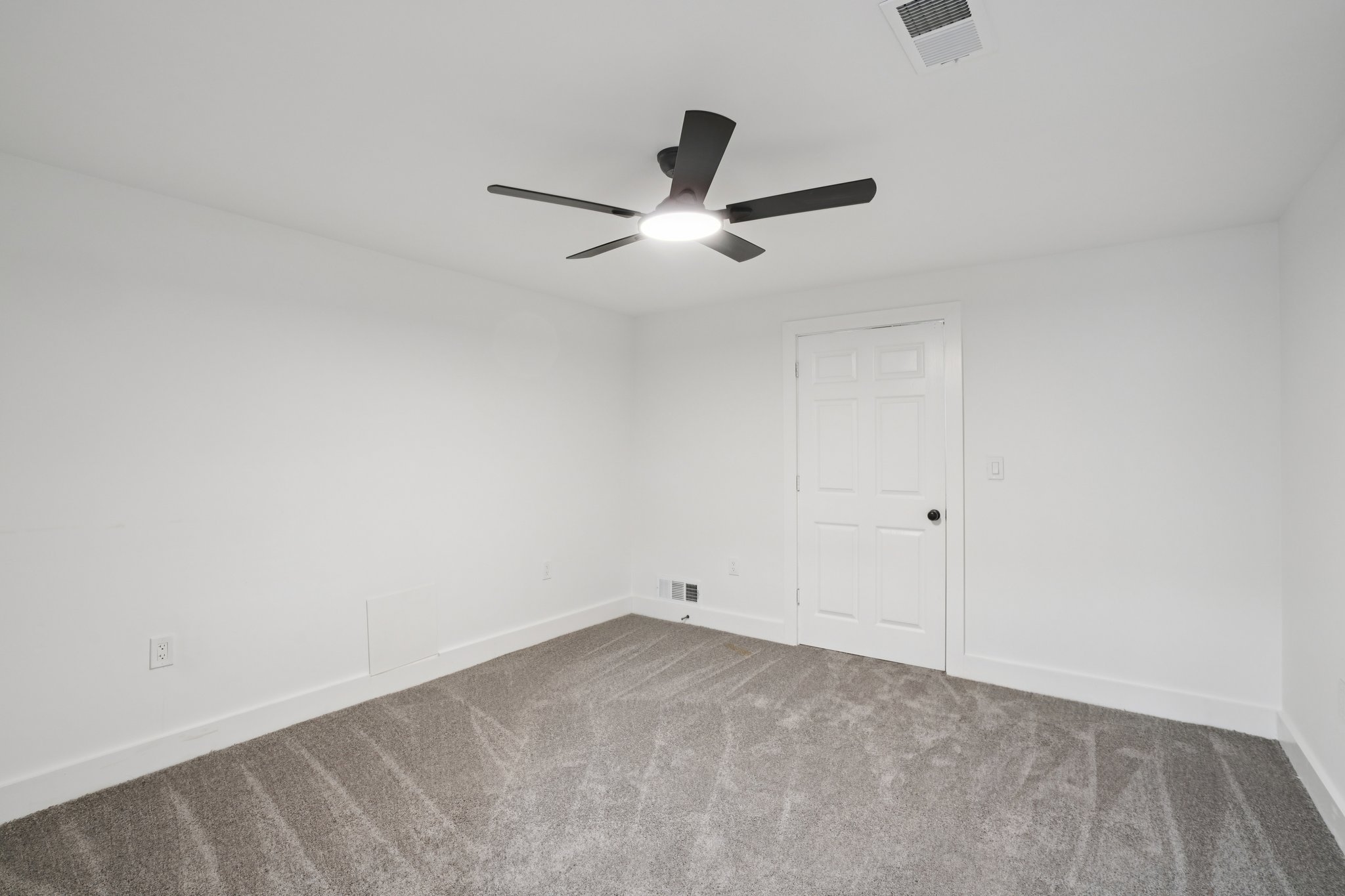 Rockcrest Dr-L0105-050.jpg