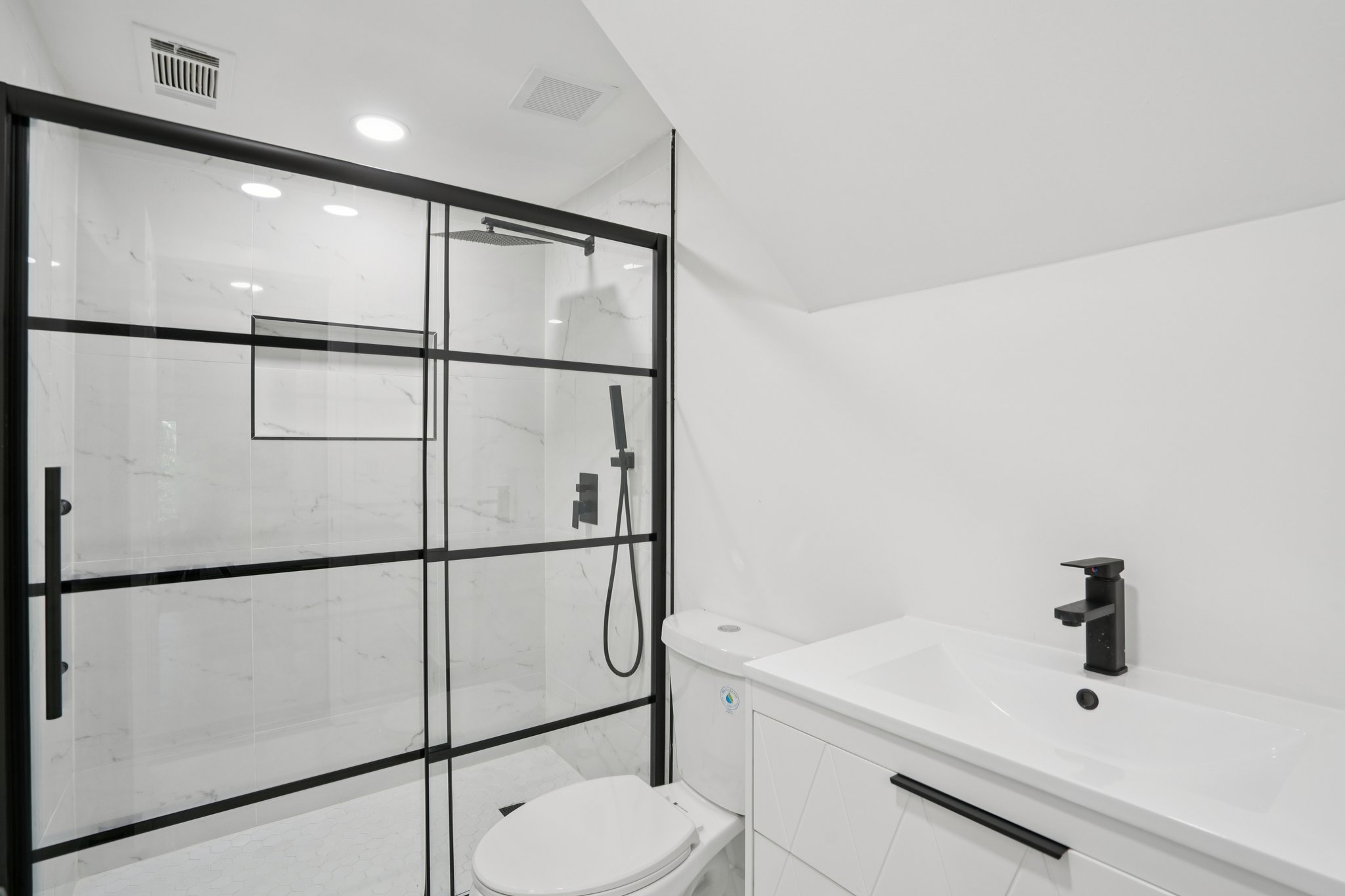 Rockcrest Dr-L0105-052.jpg