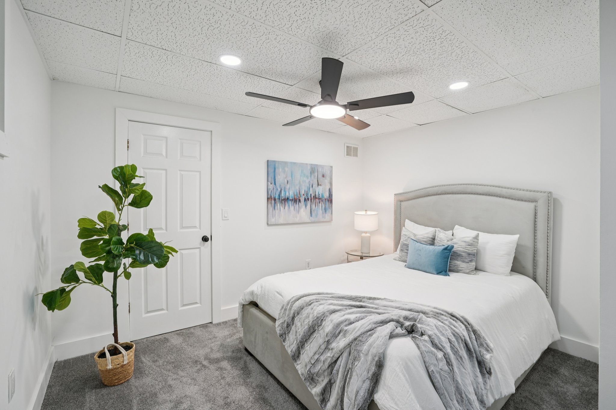 Rockcrest Dr-L0105-053.jpg