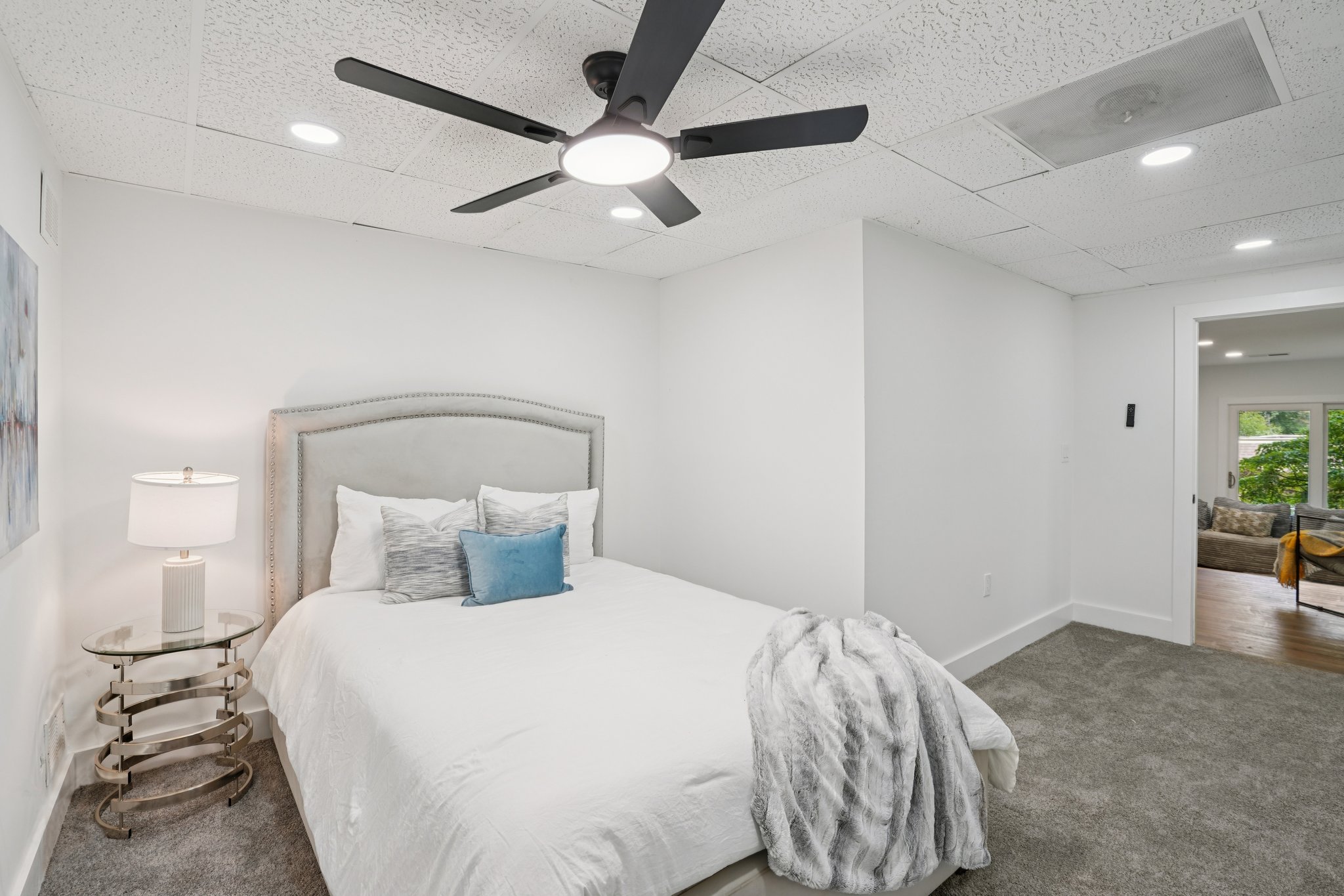 Rockcrest Dr-L0105-054.jpg