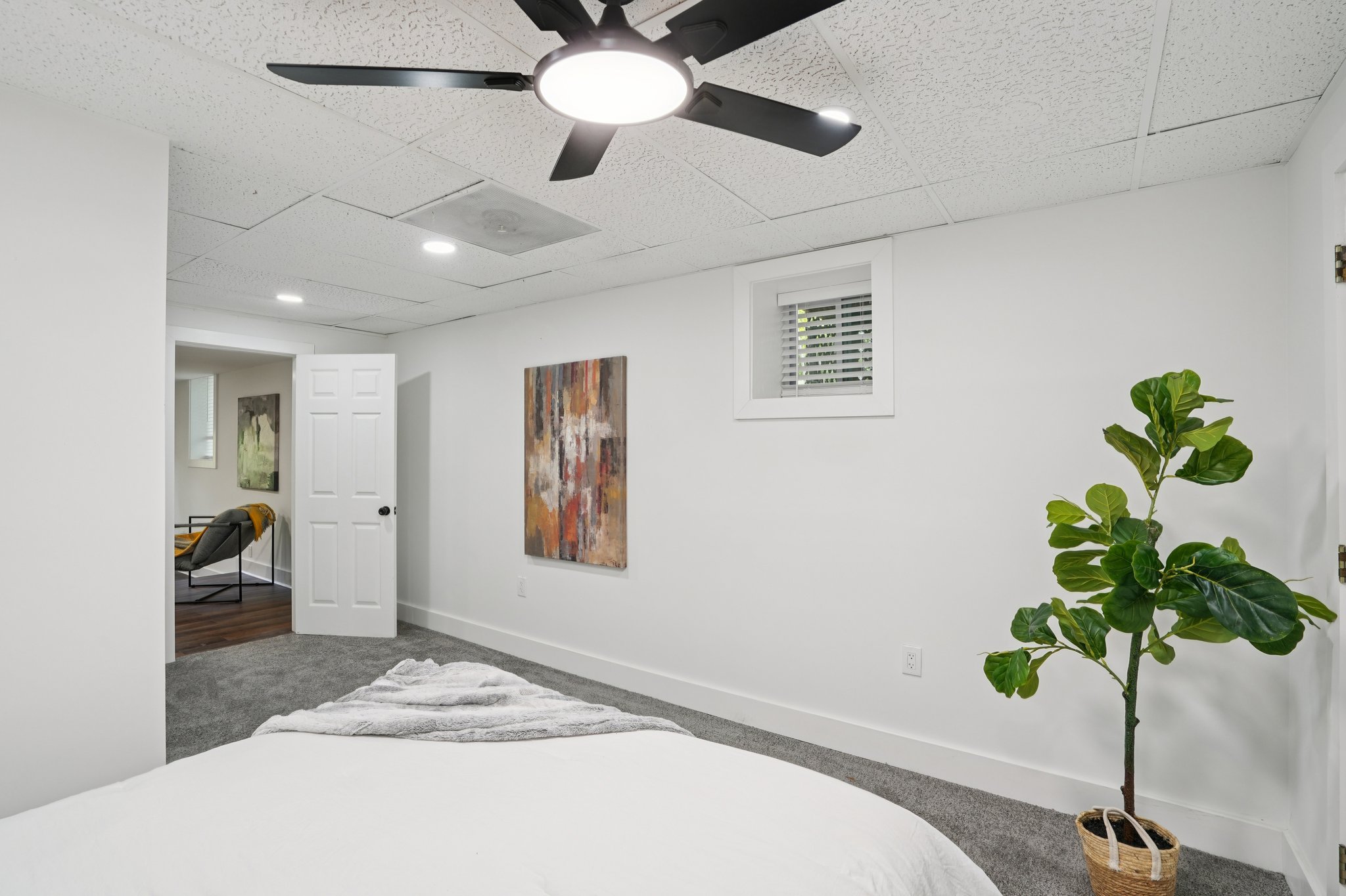 Rockcrest Dr-L0105-055.jpg