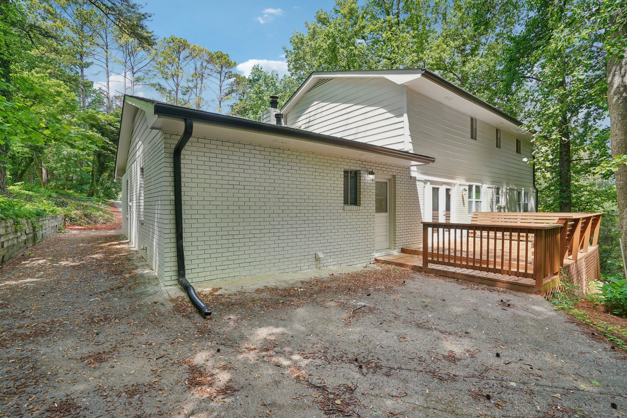 Rockcrest Dr-L0105-059.jpg