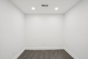 Rockcrest Dr-L0105-038.jpg