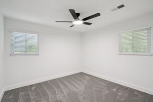 Rockcrest Dr-L0105-043.jpg