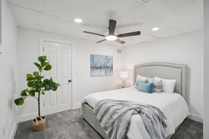 Rockcrest Dr-L0105-053.jpg