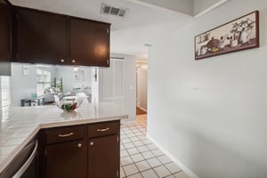 S Pinellas Ave 908-014.jpg