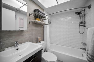 Bathroom1a