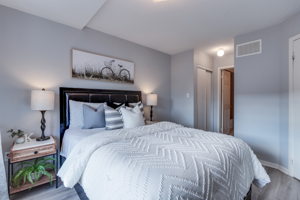 1250 St Martins Dr, Pickering, ON L1W 1L7, Canada Photo 29