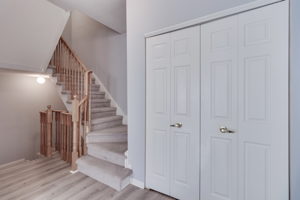1250 St Martins Dr, Pickering, ON L1W 1L7, Canada Photo 23