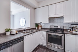 1250 St Martins Dr, Pickering, ON L1W 1L7, Canada Photo 18