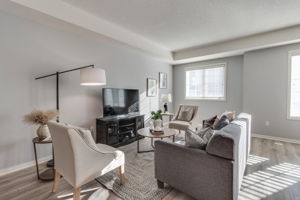 1250 St Martins Dr, Pickering, ON L1W 1L7, Canada Photo 11
