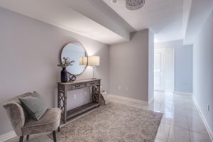 1250 St Martins Dr, Pickering, ON L1W 1L7, Canada Photo 6