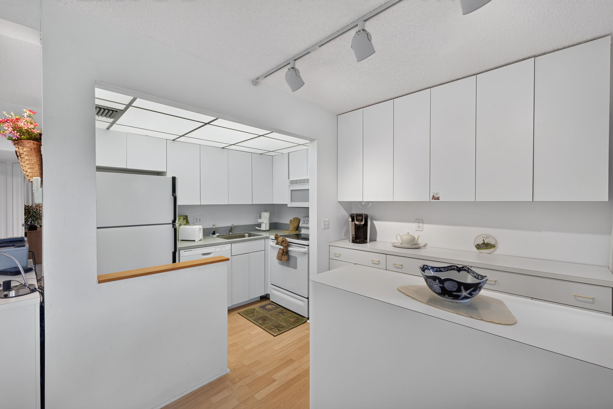 Kitchen 2 of 3
