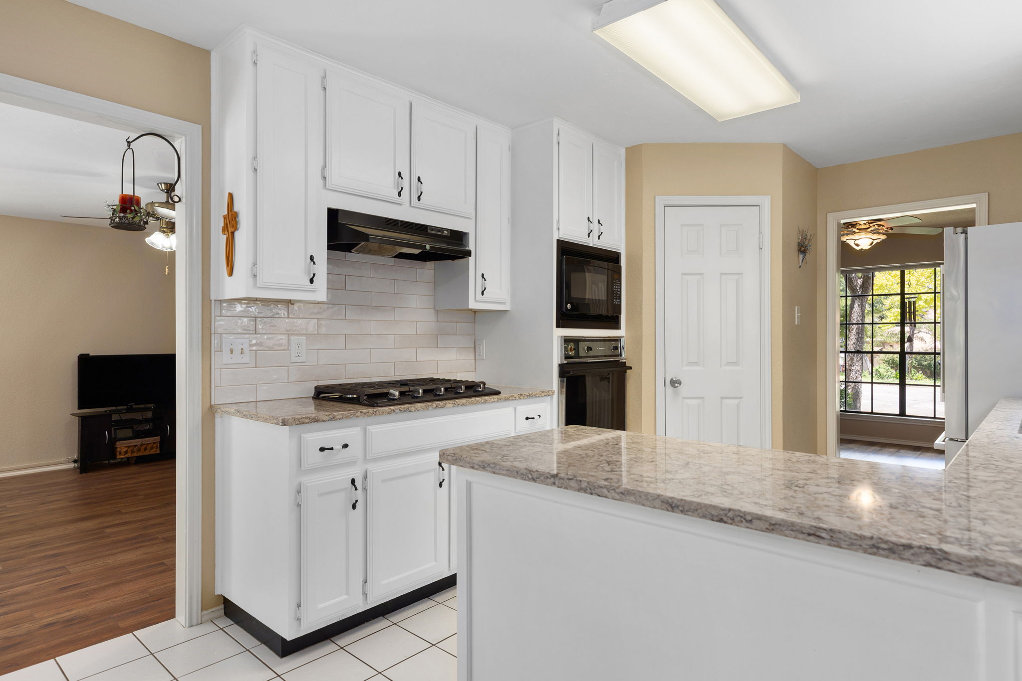 Traditional layout between Kitchen and Living area