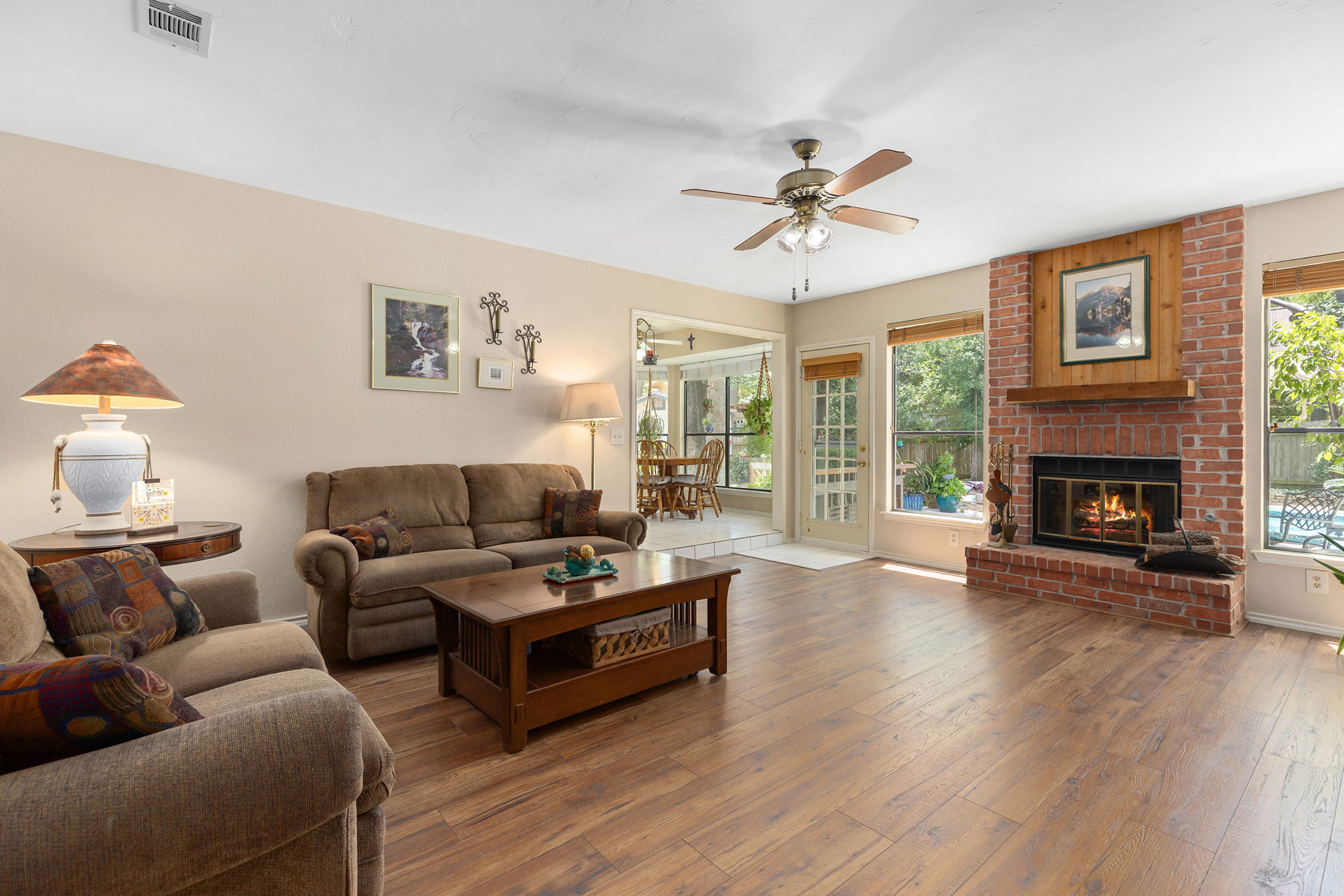 Cozy fireplace - ready for winter!