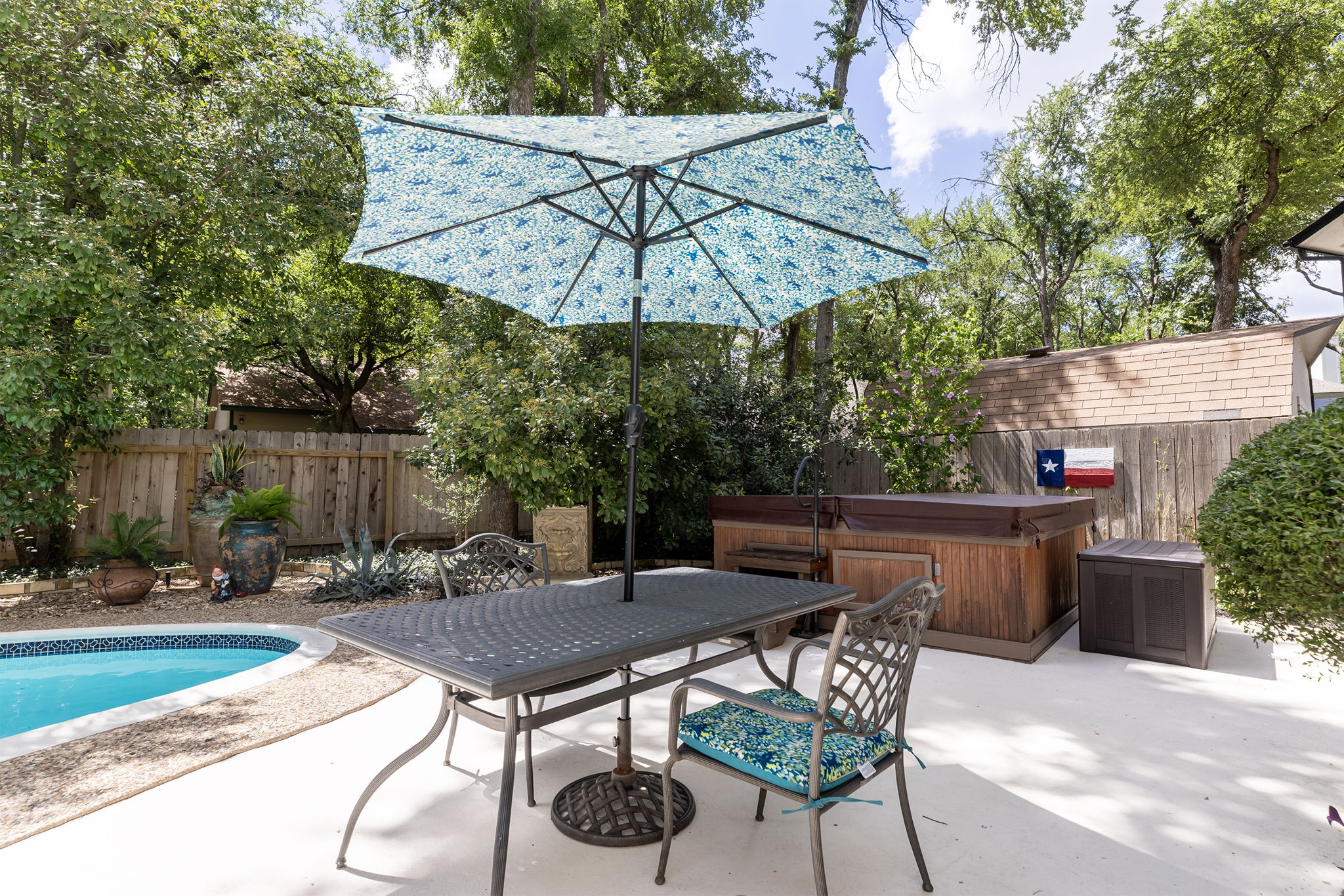 Various seating areas + stand alone hot tub