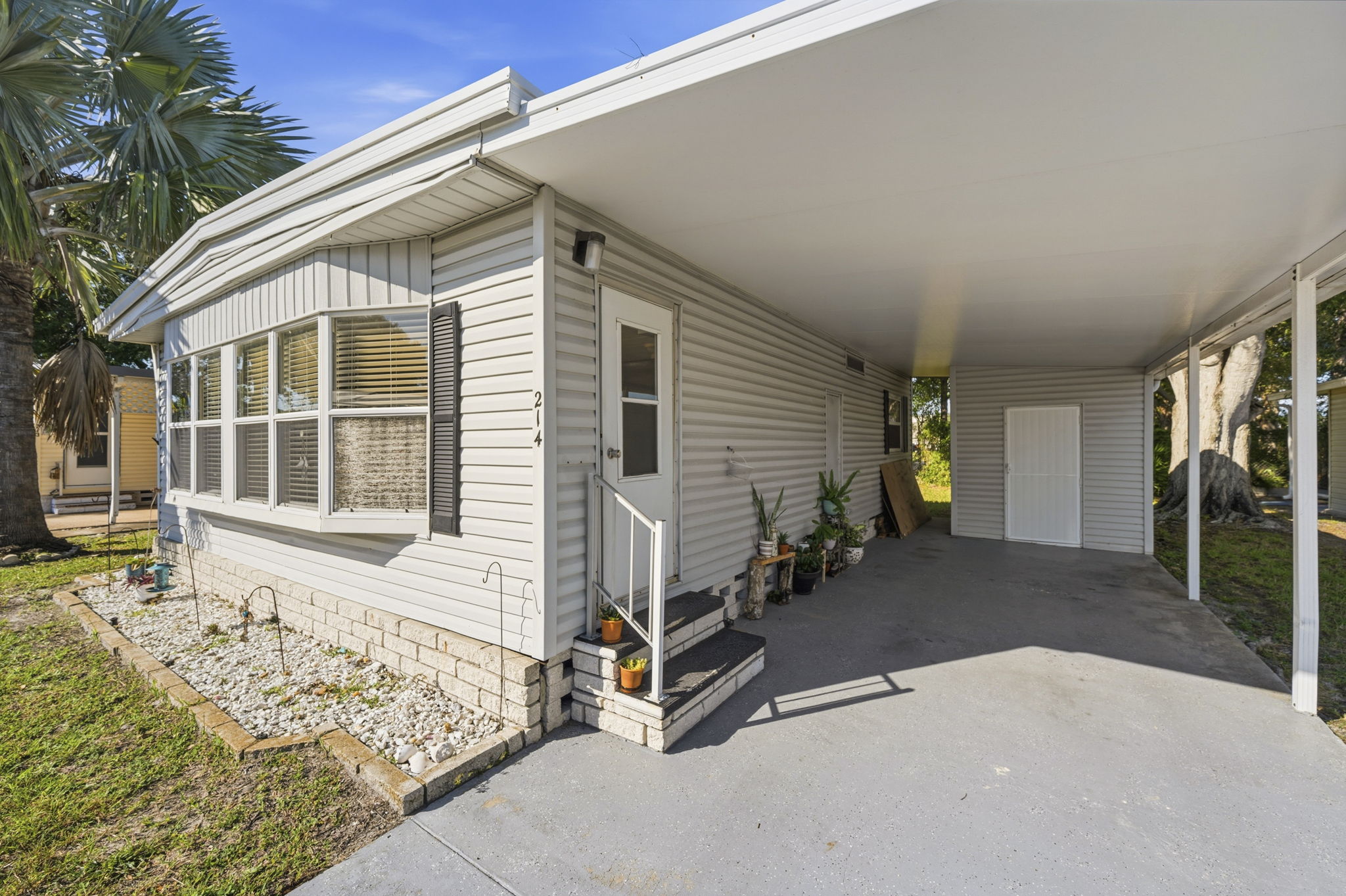 Front Exteriors (4)
