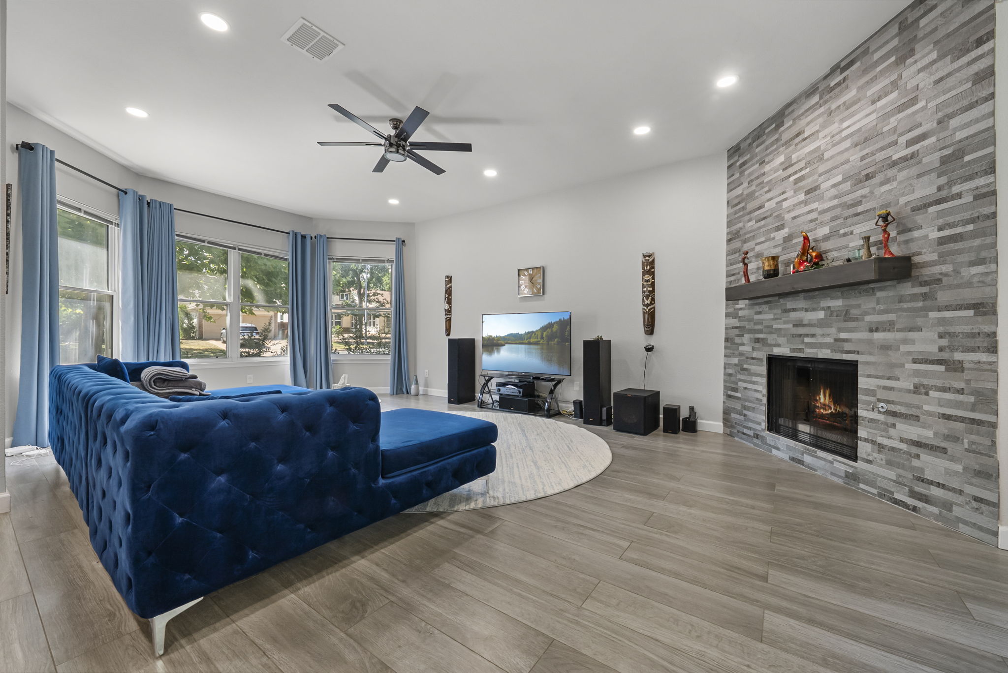 Extra large living room with an abundance of light!
