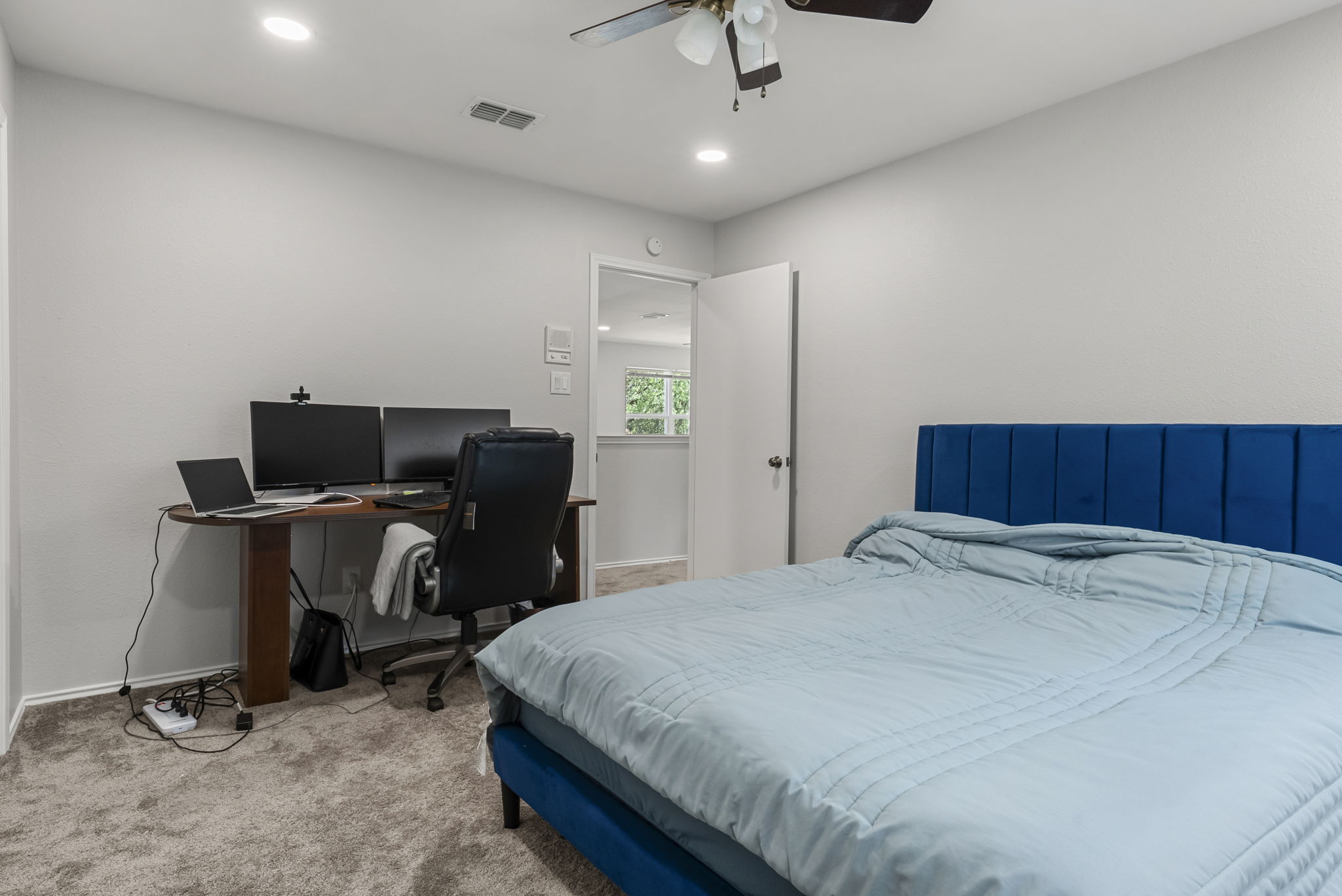 Second upstairs bedroom
