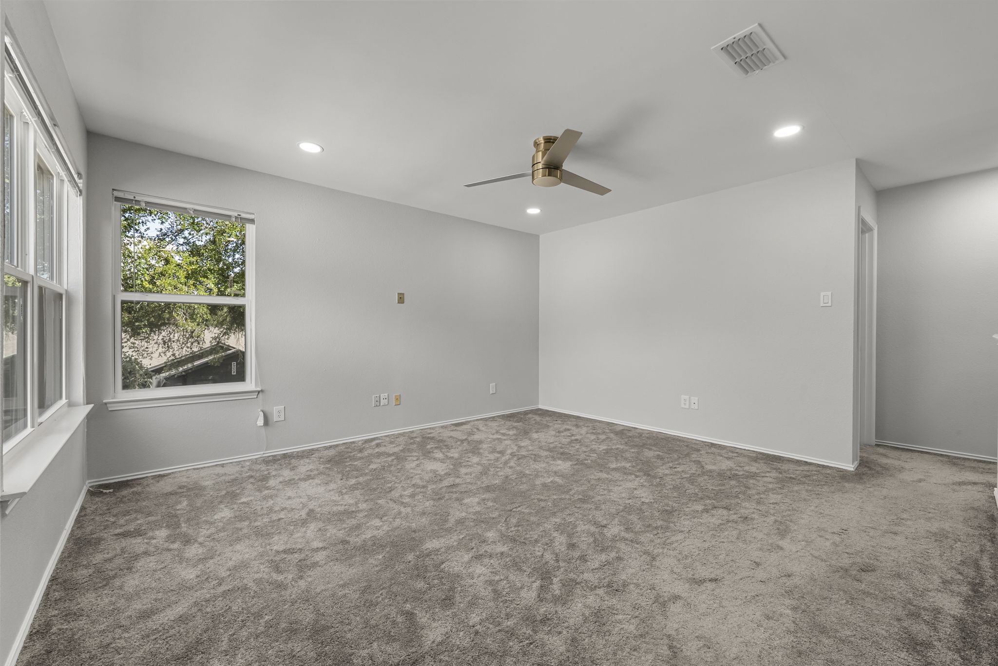 Another vies of the loft living area.