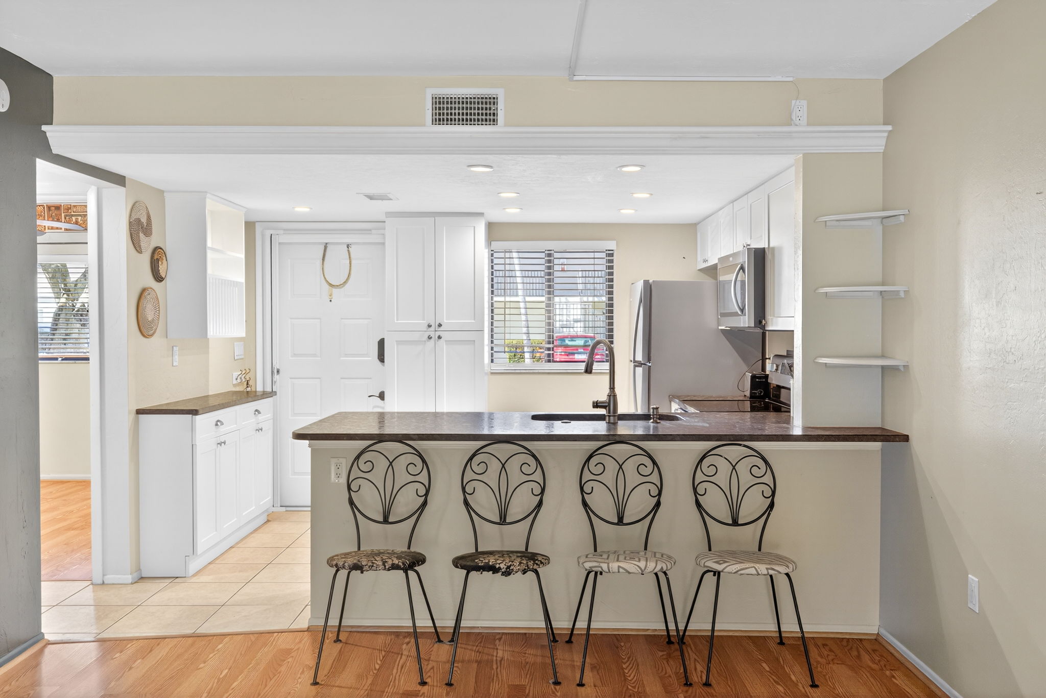 Breakfast Bar 1 of 2