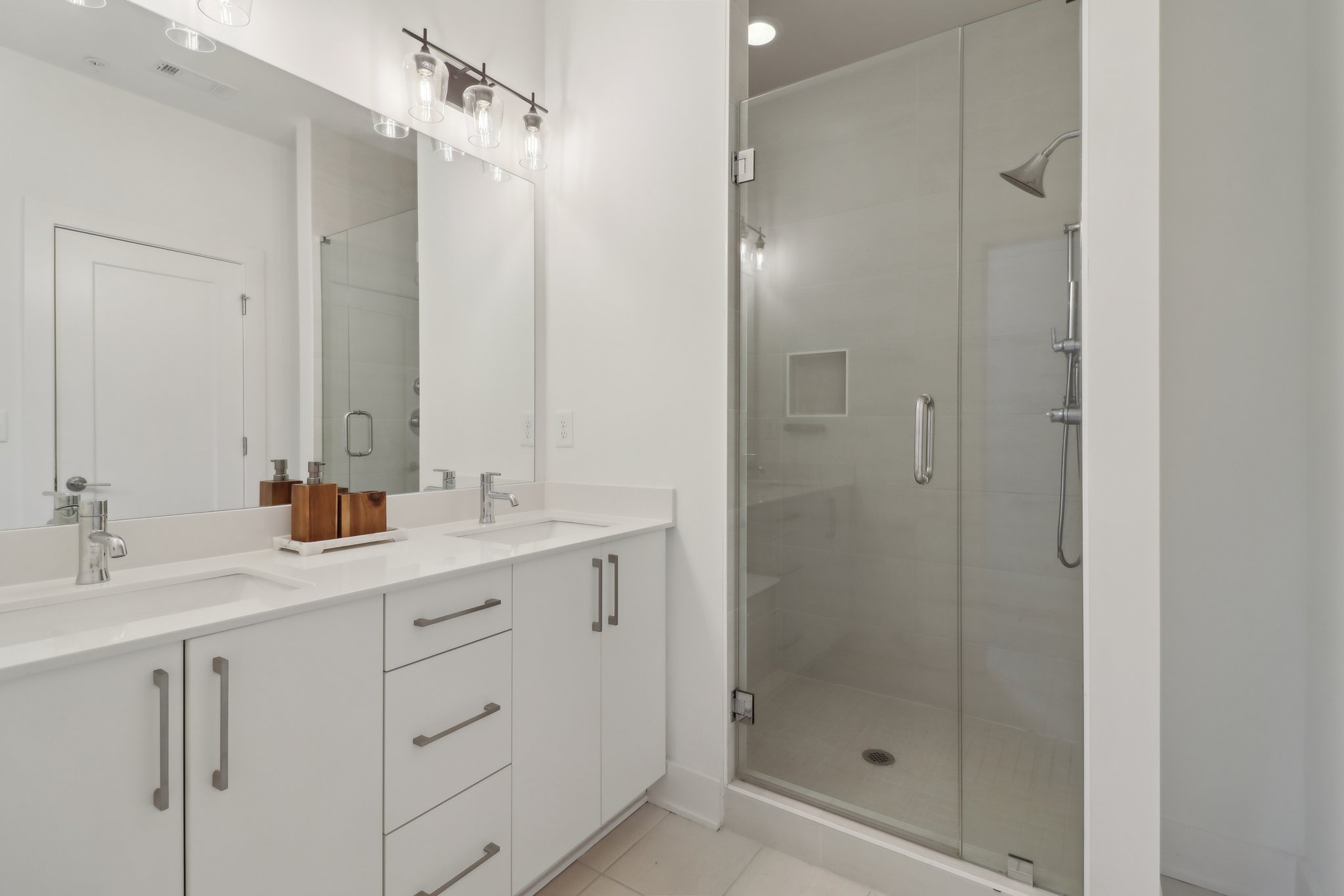 Chelsea Cir NW-3105-040.jpg