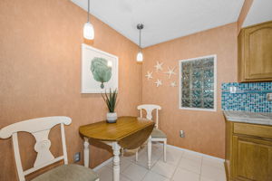 Kitchen Eat-In 1
