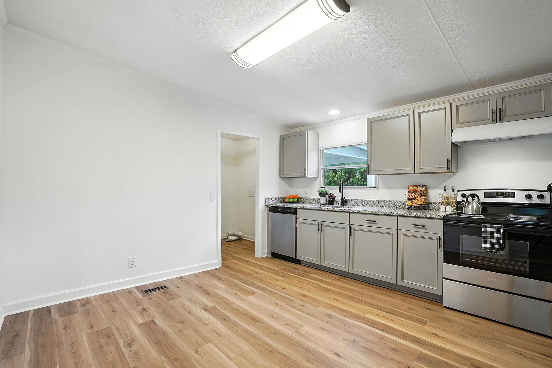 Kitchen/Dining Area