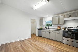 Kitchen/Dining Area