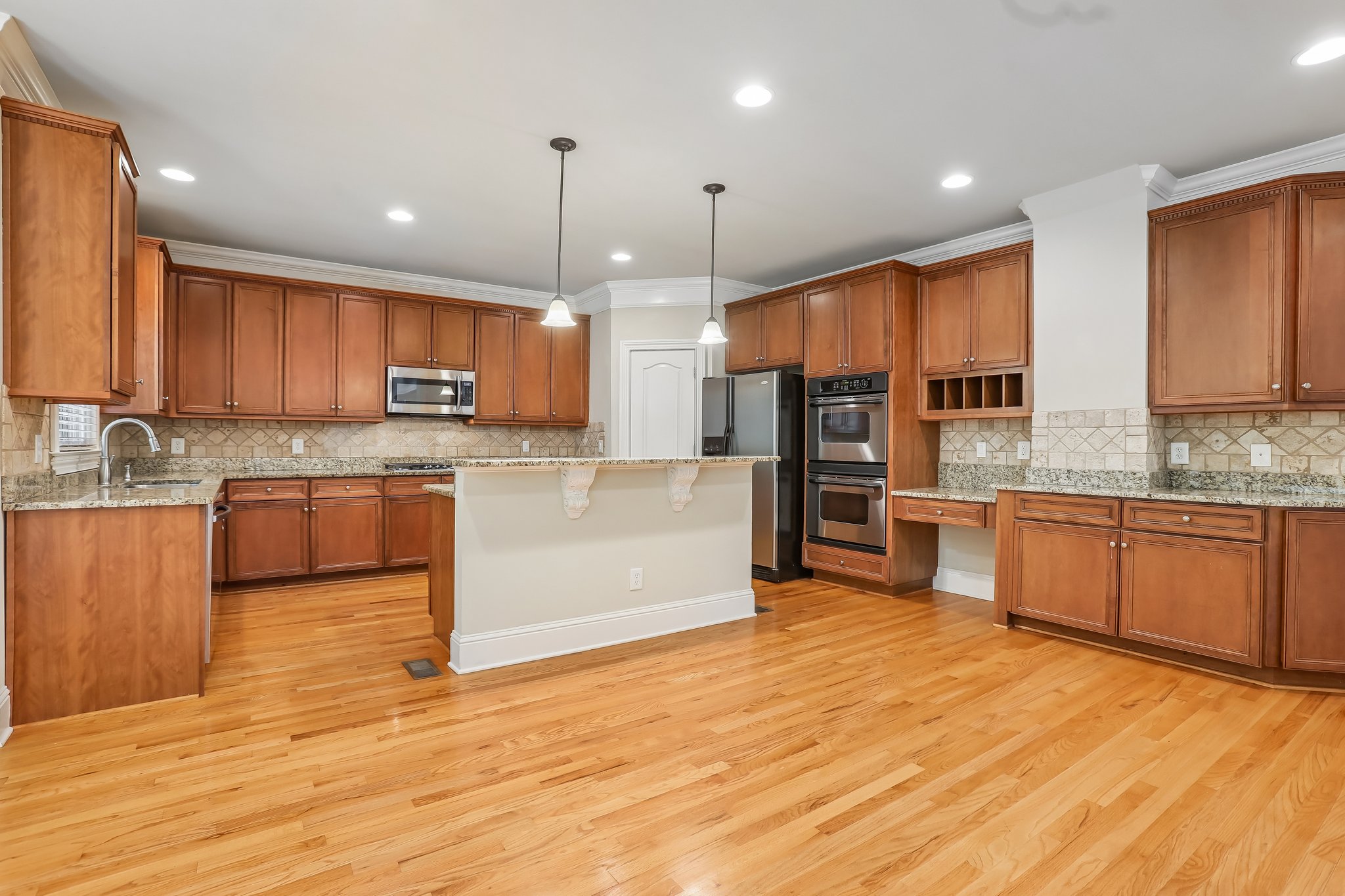 Darvish Ln-S1206-013.jpg