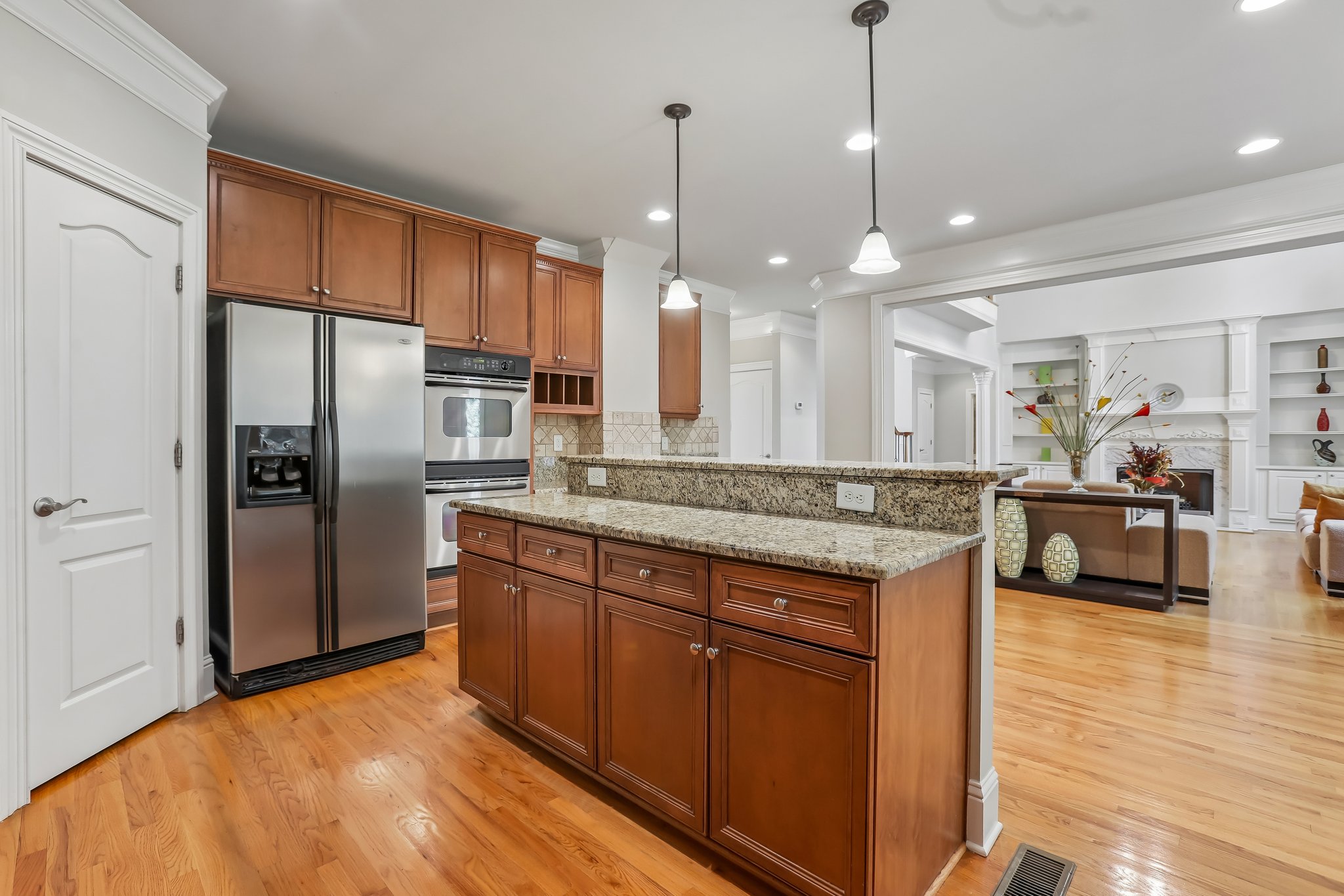 Darvish Ln-S1206-014.jpg