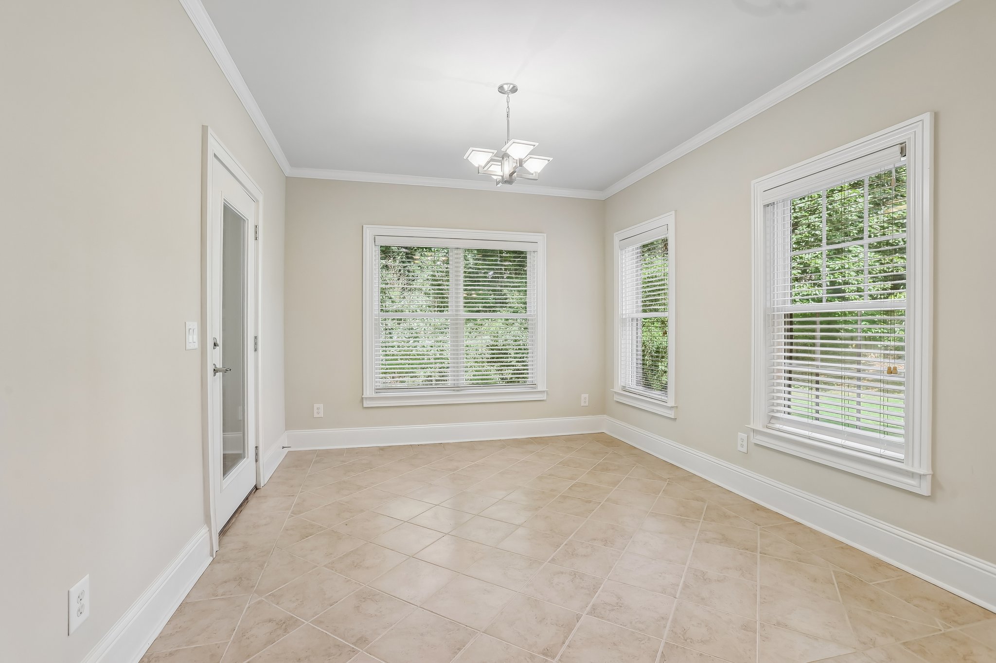 Darvish Ln-S1206-018.jpg