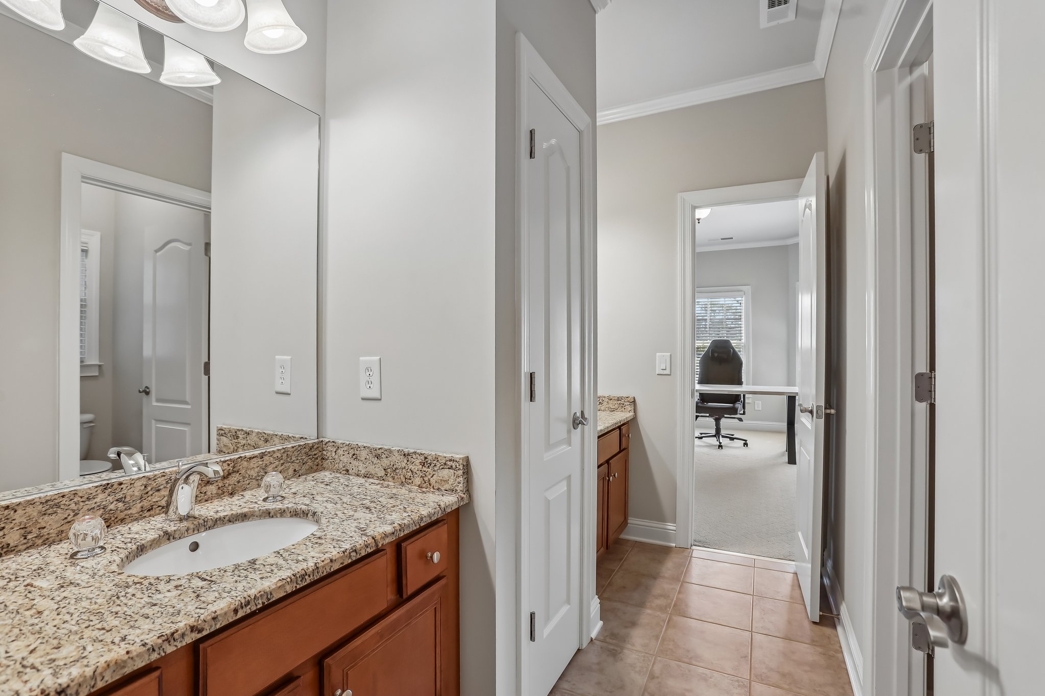 Darvish Ln-S1206-042.jpg