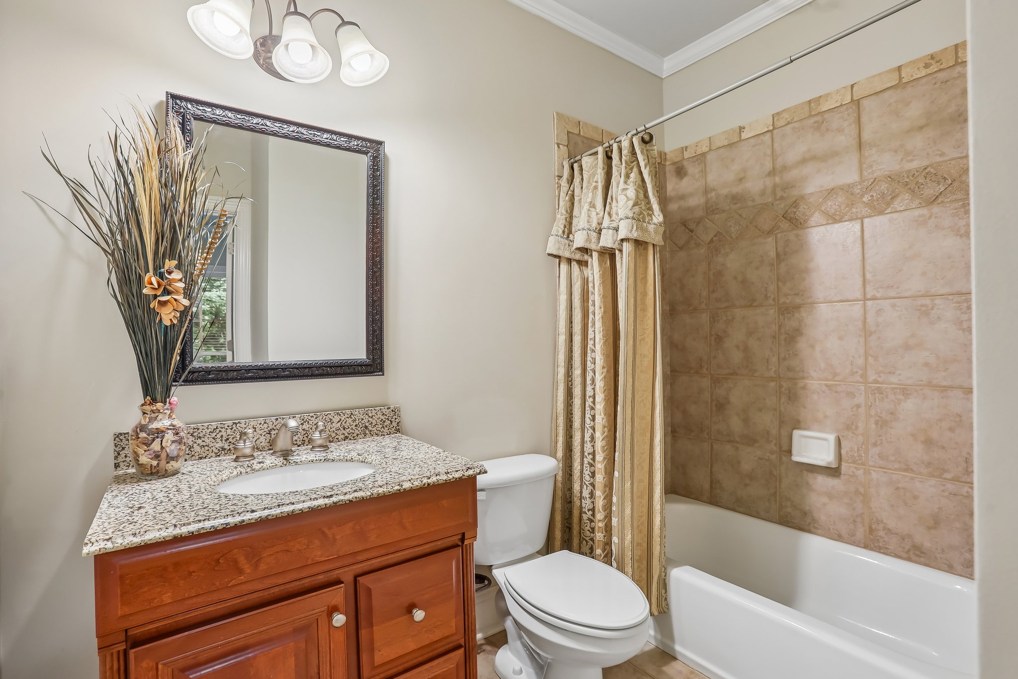 Darvish Ln-S1206-047.jpg