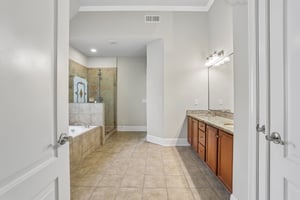 Darvish Ln-S1206-032.jpg