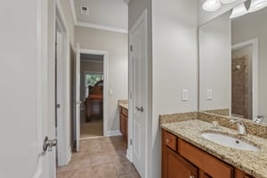 Darvish Ln-S1206-041.jpg