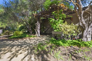 042_F8_1252 Sharon Park Dr