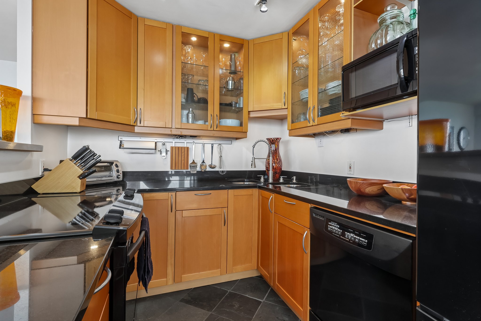 Edgewater Dr 1606-S1709-009.jpg