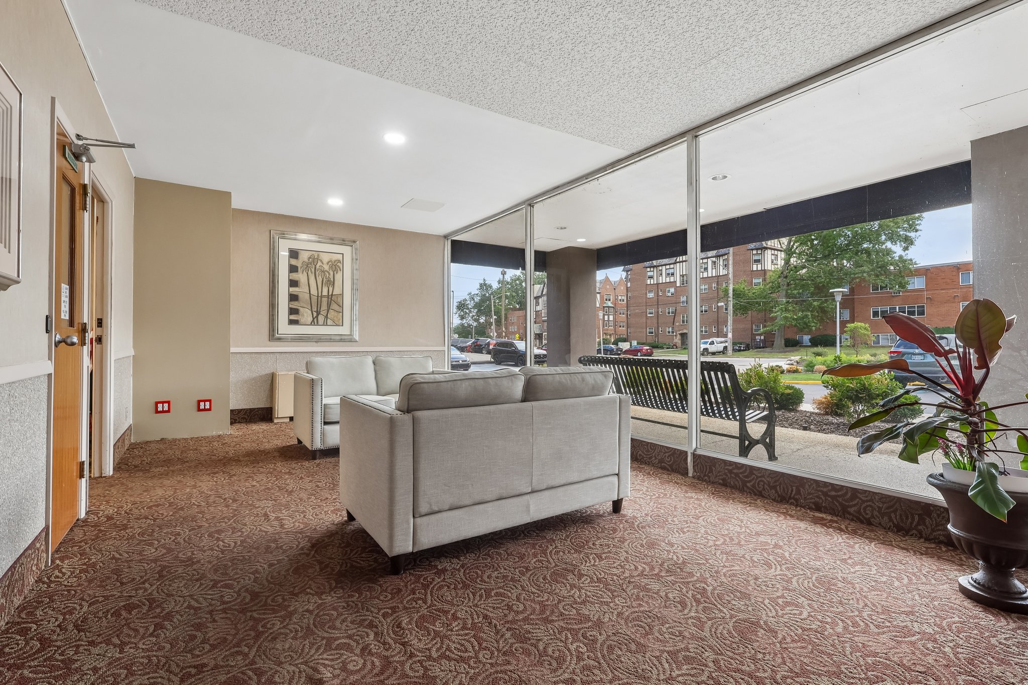 Edgewater Dr 1606-S1709-015.jpg