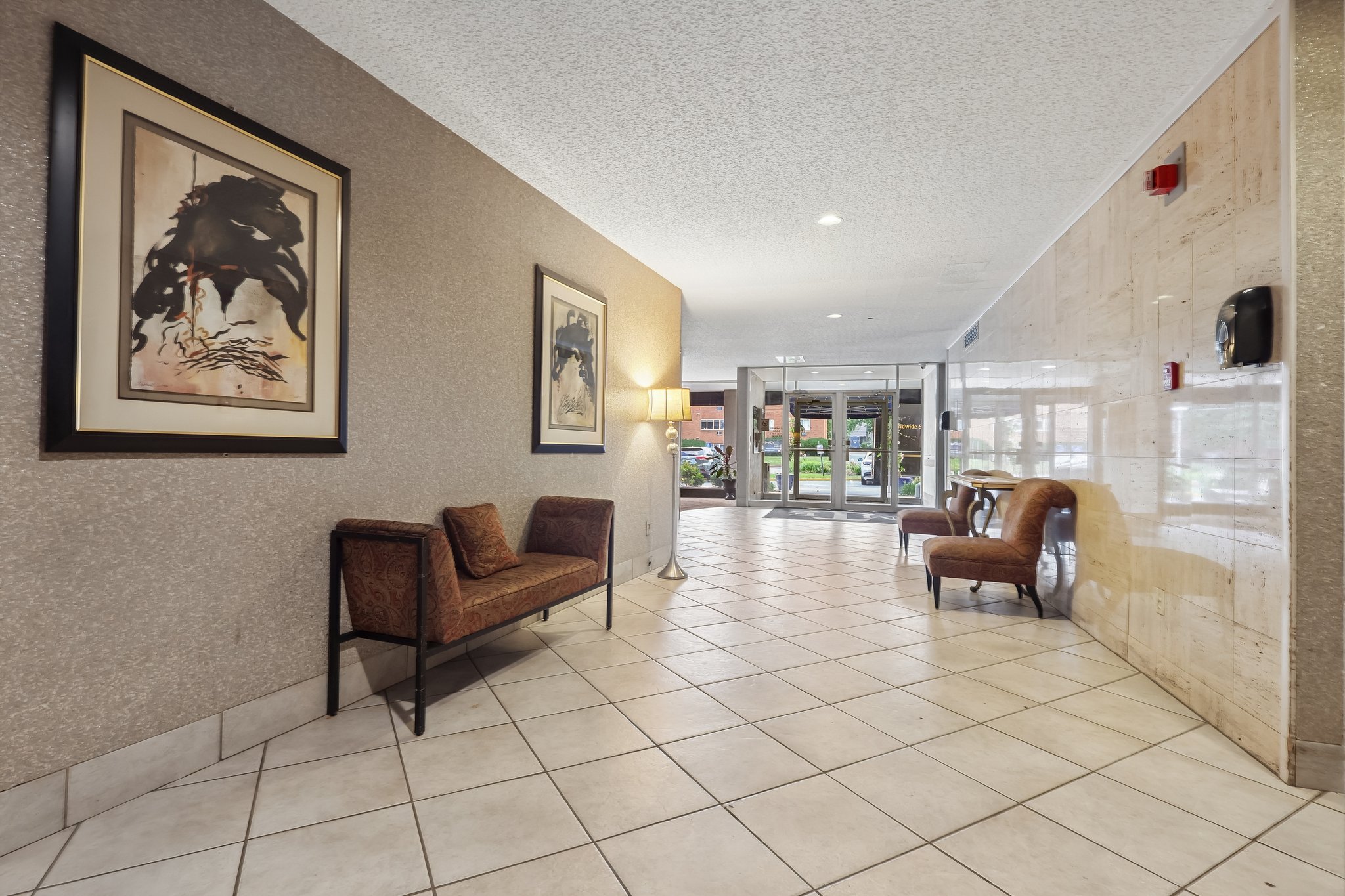 Edgewater Dr 1606-S1709-016.jpg