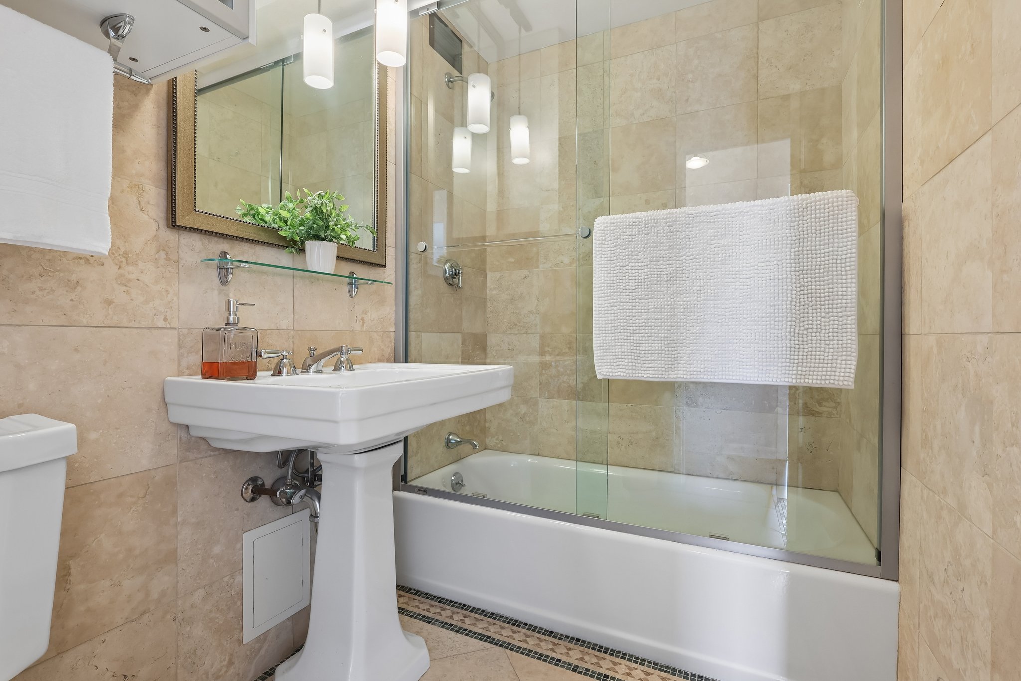 Edgewater Dr 1606-S1709-019.jpg