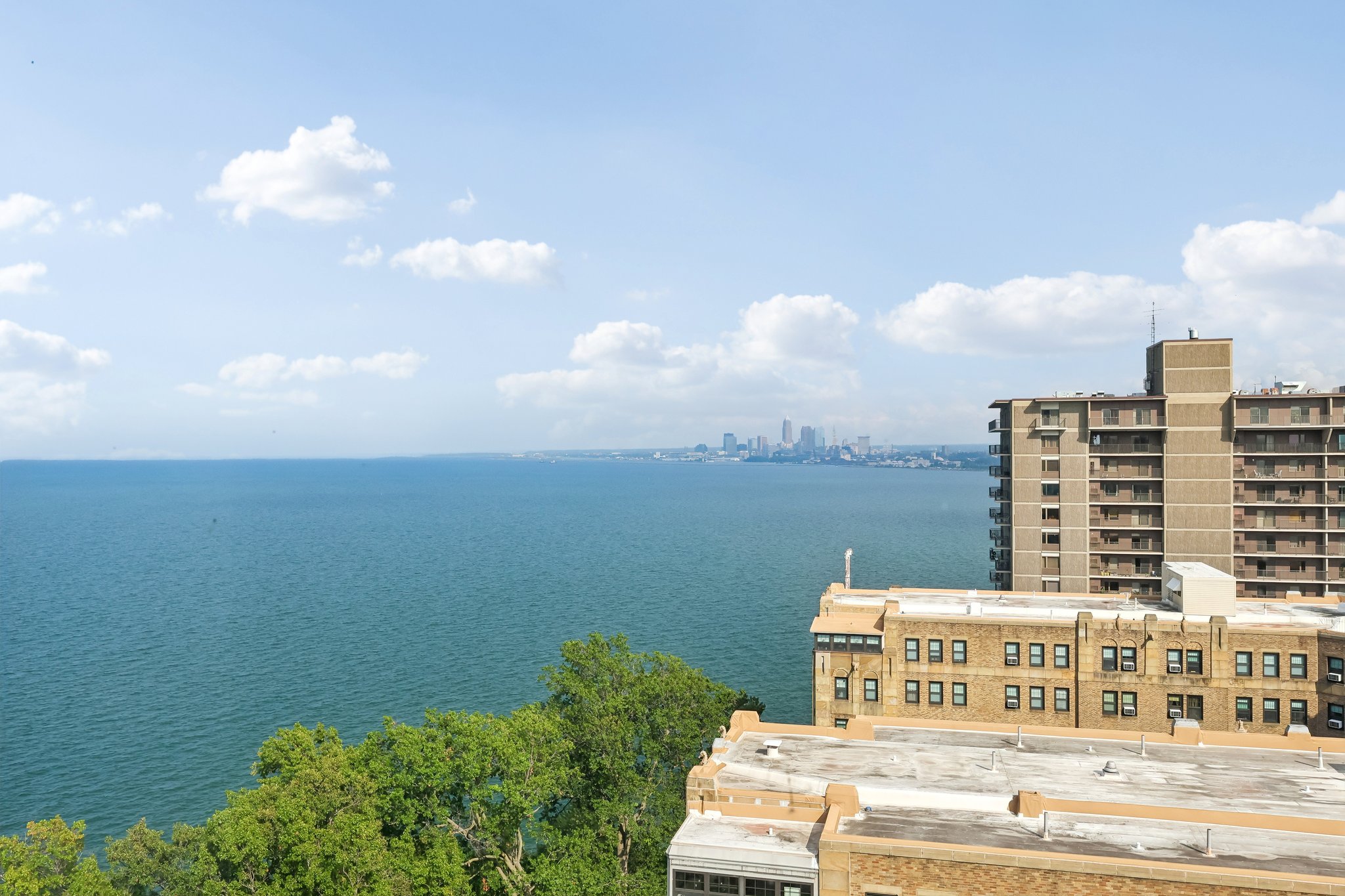 Edgewater Dr 1606-S1709-032.jpg