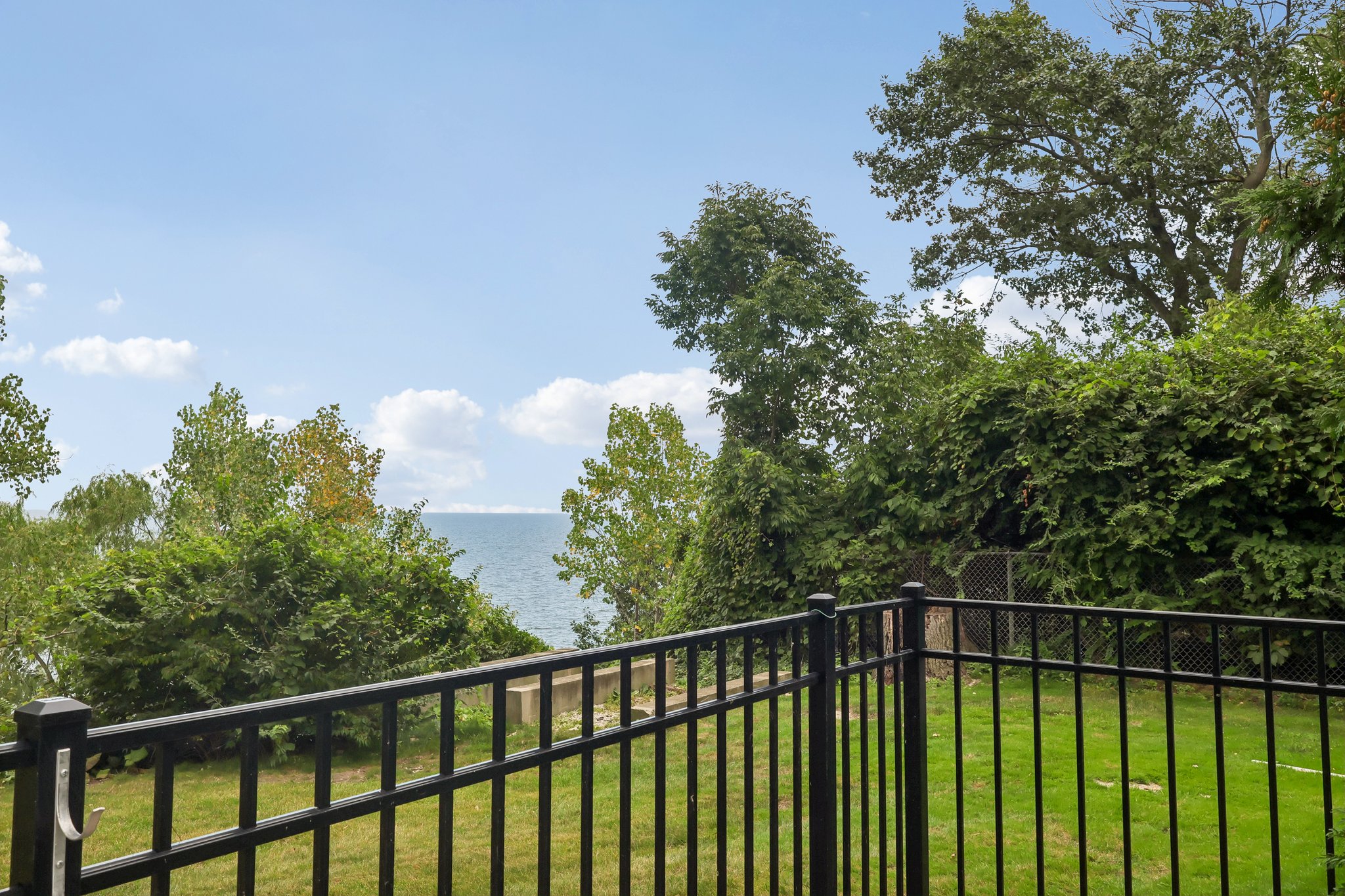 Edgewater Dr 1606-S1709-036.jpg
