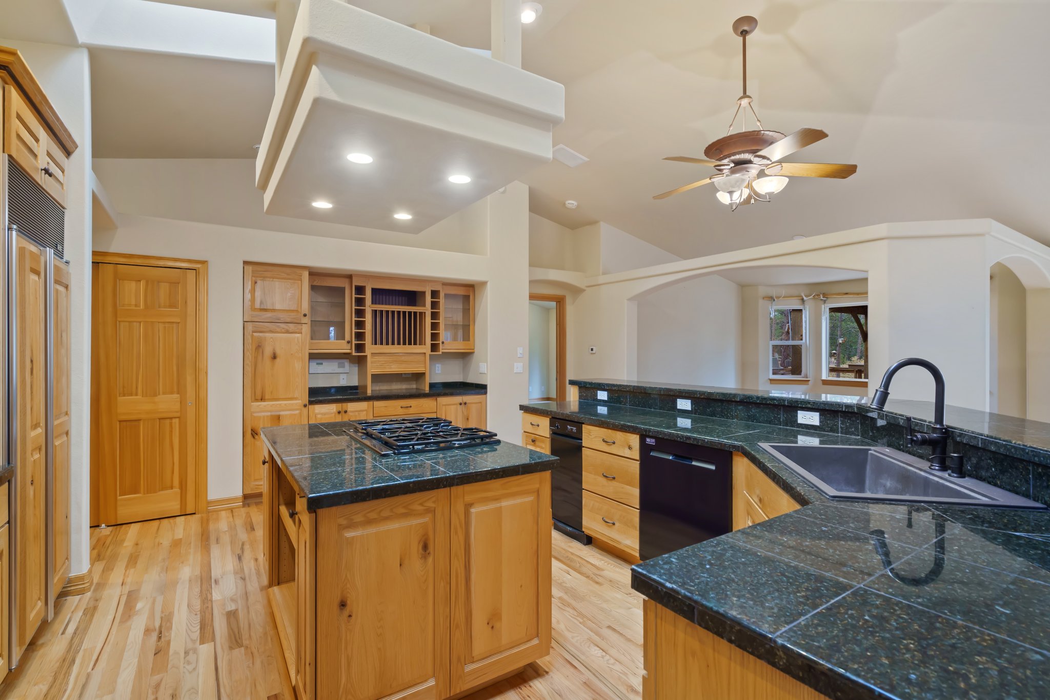 Abundant Countertops in the Kitchen