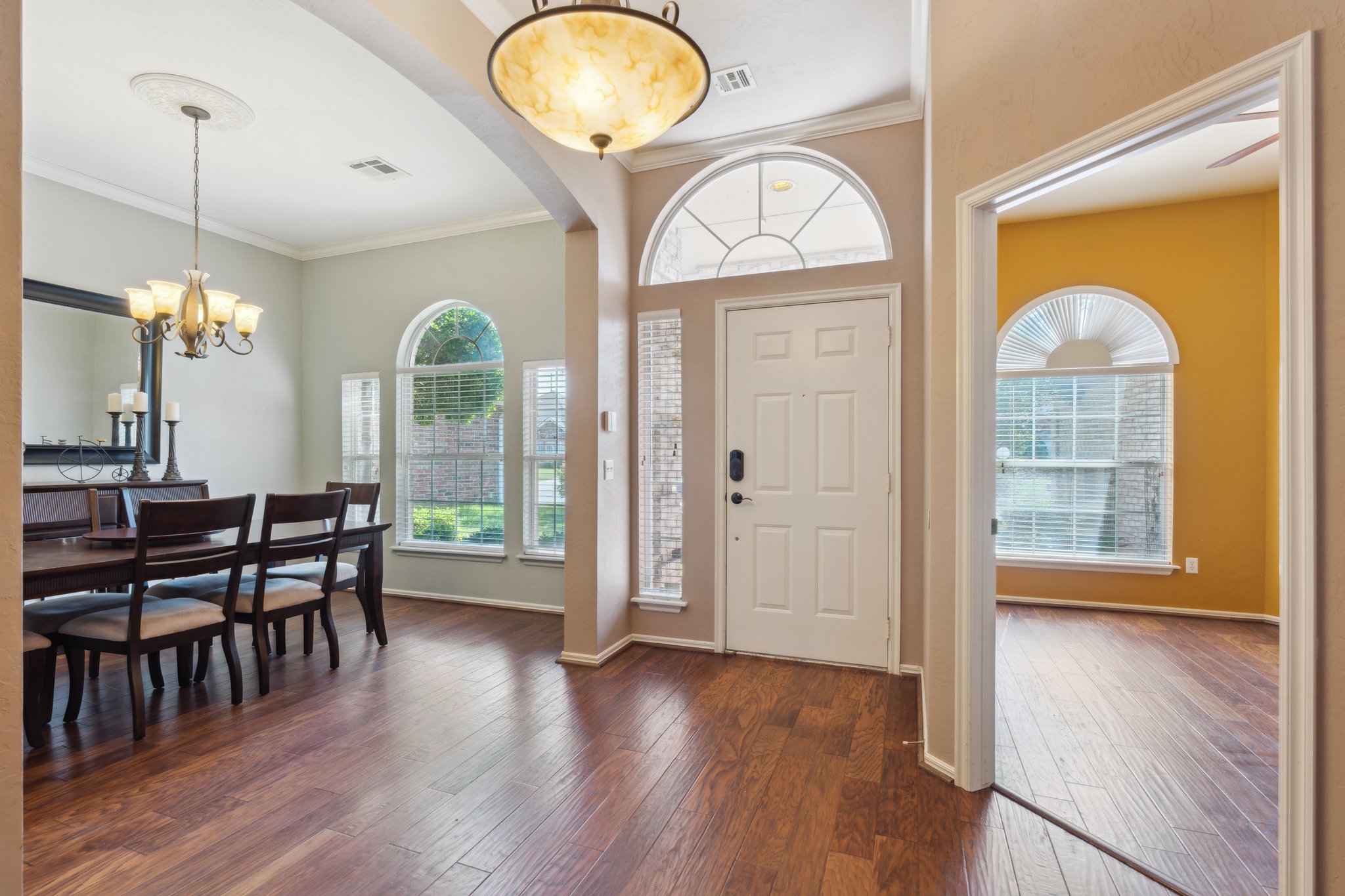 12525 Youngs Pl_011.jpg