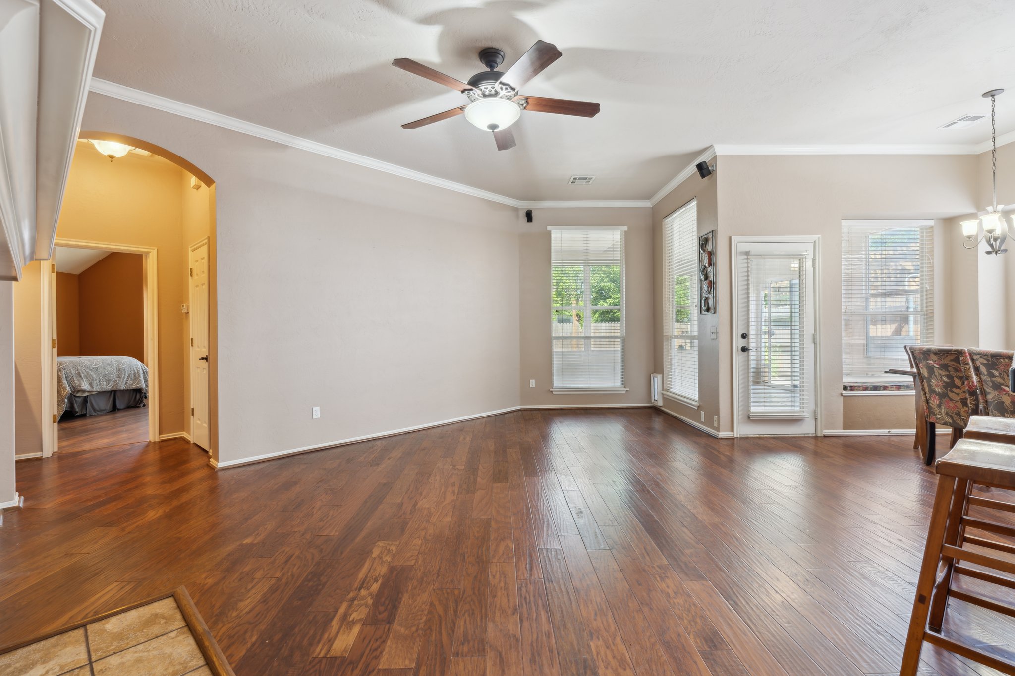 12525 Youngs Pl_015.jpg